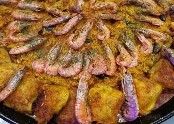 Paëlla traiteur Au Vrai Délice faite maison et cuisinée sur place à Rouen en Normandie.